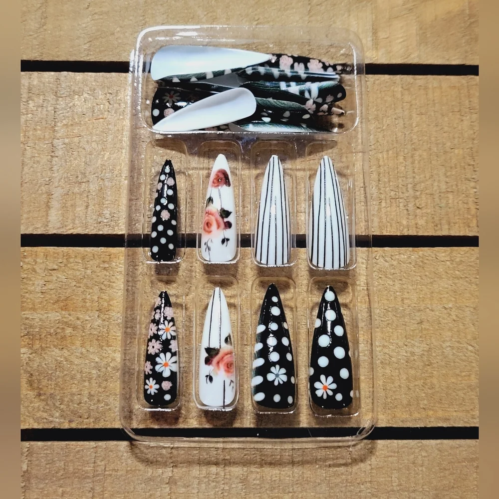 Boutique Press On Nails - Picture 1 of 2